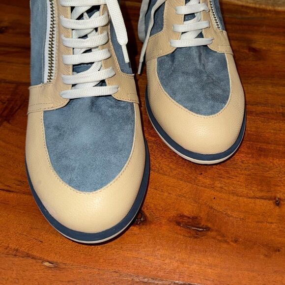 Mario Raspini blue and cream colored wedge sneakers. Size 39 (8.5-9) - Picture 2 of 11